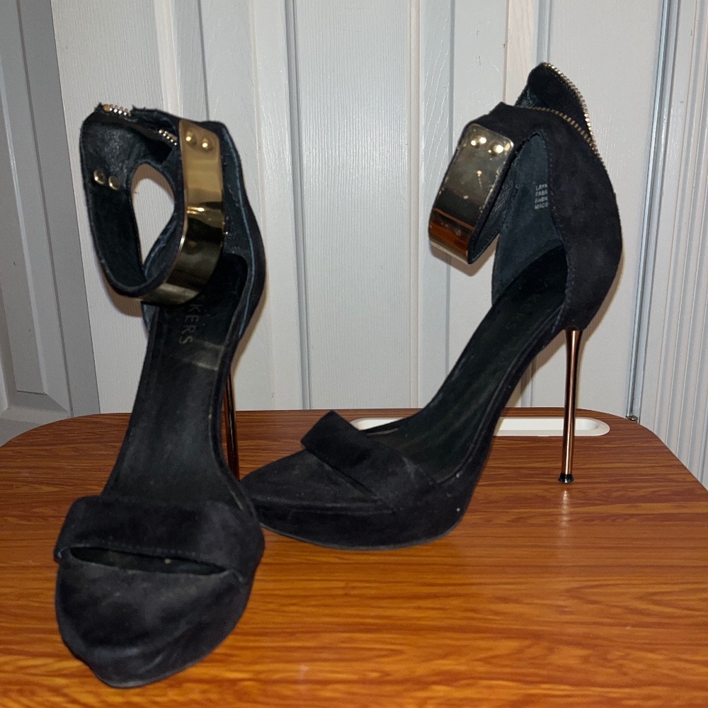 Bakers Black/Gold Suade Heels